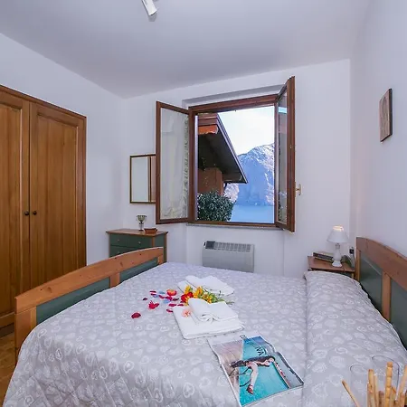 Imelde Sul Lago * Mezzegra